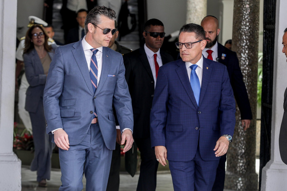Secretario de Defensa de EE.UU, Pete Hegseth, junto al ministro de Seguridad de Panamá, Frank Ábrego